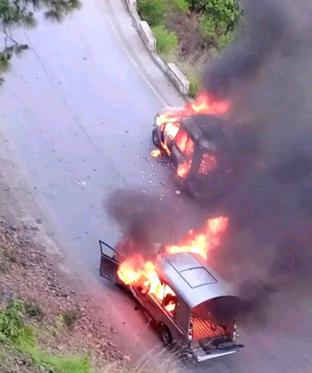 مظفرآباد لوہار گلی کے مقام پہ رینجرز کی جانب سے شدید فائرنگ اور آنسو گیس کا استعمال، 
اٹھ عوامی نمائندے رینجرز کی گولیاں کا نشانہ بن گئے گوجرہ میں لوگوں پر فائرنگ کے تبادلے میں عوام نے رینجرز کی گاڑیاں جلا دی