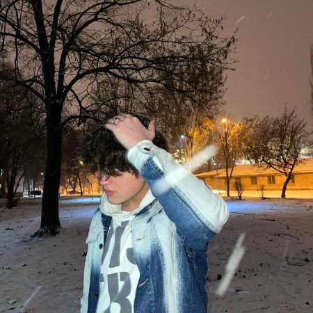 ہر لڑکی سے نظر ملا لو
اتنے ستے شوق ہم نہیں رکھتے ☠️
🔥