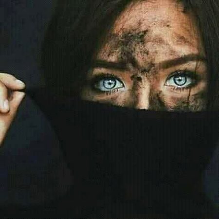 آپ کہ آنکھوں سے گہرے ہیں , میرے دل کے داغ۔۔
آپ کیا خاک سمجھیں گے ، جوانی کا تباہ ہونا۔۔💔Unzii🥀