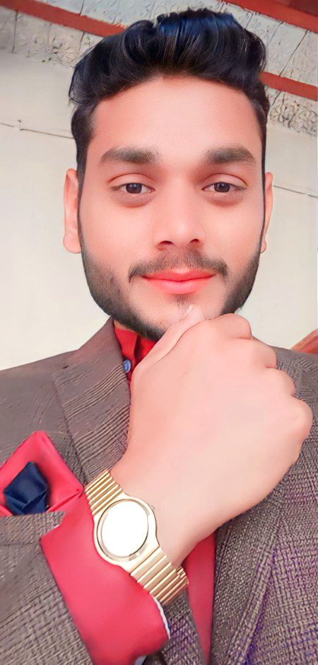 Hum village k log hain Sahib😊😊Is liye saadgi mai rehna acha lagta hai🥰🥰