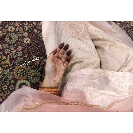 ڪيتري ھوءَ حسين ٿي پئي آ.
سنــڌ جي ڄڻ زمين ٿي پئي آ.