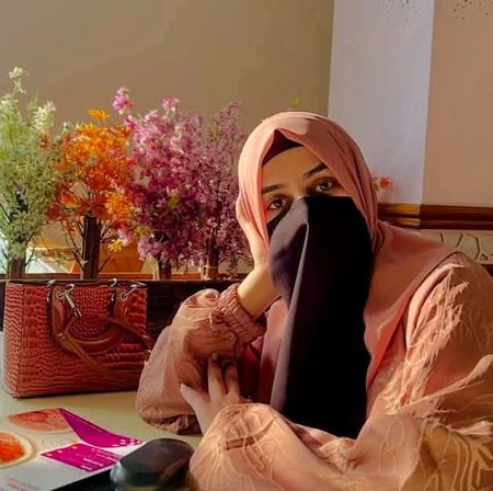 ہم ہر اُس دل سے بُری طرح بے دخل کیے جاتے ہیں جہاں ہم مستقل قیام کا ارادہ ظاہر کرتے ہیں۔🙂🖤