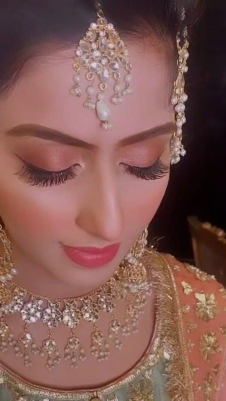 کائنات چاہے لاکھ وسیع و عریض ہو مگر میرے نزدیک مجھ سے تجھ تک کا حُجم جو
دونوں کو ملا کر 'ہم' بناتا ہے وہی میری کُل کائنات ہے!💕😍
H.A