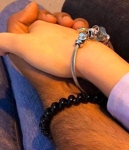 تم  روٹھ جاؤ  مجھ  سے ایسا  کبھی نہ کرنا
میں ایک نظر کو ترسوں ایسا۔۔۔کبھی نہ کرنا
میں پوچھ پوچھ ہاروں، سو سو سوال کر کے
تم کچھ جواب نہ دو ایسا ۔۔۔کبھی نہ کرنا
مجھ سے ہی مل کے ہنسنا مجھ سے ہی مل کے رونا
مجھ سے بچھڑ کے جی۔۔۔ لو ایسا کبھی نہ کرنا
  💞❣️❣️ For You ❣️❣️🥀💞