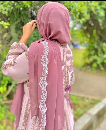 الفاظ کی نسبت خاموشیاں زیادہ وضاحت رکھتی ہیں 
کیونکہ خاموشیوں میں منافقت نہیں ہوتی