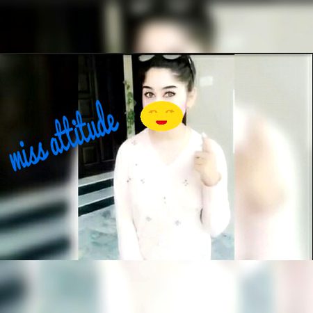 *كسی کو جھوٹی نمائشوں کا کسی کو شہرت کا مسئلہ ہے*
*ہمیں سلیقے سے شعر کہنے کا اور محبت کا مسئلہ*
Khushi💔✌