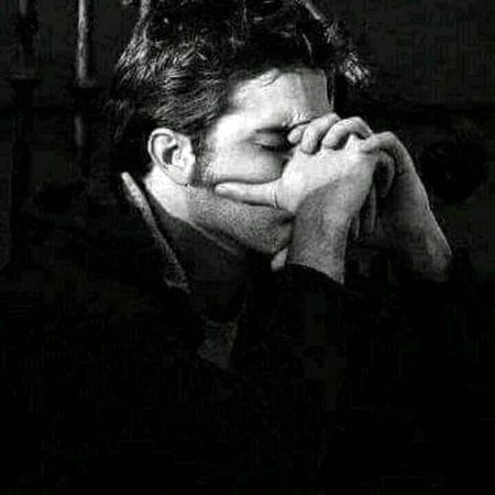 وہ اپنے فائدے کی خاطر پھر آ ملے تھے
 ہم سے
ہم نادان سمجھے کے ہماری دعاؤں میں اثر ہے
