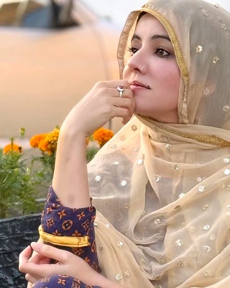 تو چھوڑ کیوں دیا اس کو اگر وہ اچھا تھا..
برا ہی تھا تو اس کو بھول کیوں نہیں جاتے💔Unzii🥀