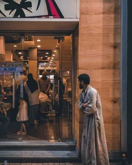 بہت مجبور آنکھیں تھیں بہت بے ربط جُملے تھے
ضرورت کو بیاں کرنے سے اک خوددار قاصر تھا