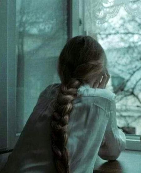 تو نے پوچھا ہے کبھی پاس بلا کر ہم سے
ہم ترے سامنے کاسہ لئے کیوں  آتے ہیں