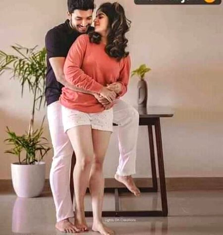 تُم جب آؤ گے تو لپٹ جائیں گے
ہم نے بانہیں سنبھال رکھی ہیں
ZALIM