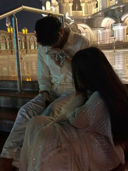 جس کے ساتھ مستقبل گزارنا ہو
 اُس سے ماضی کے بارے میں نہیں پوچھتے🖤🔥