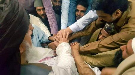 اس ہاتھ سے ہاتھ ملانا تو نصیب نہیں ہوا لیکن انشااللہ  مرتے دم تک اس ہاتھ  کا ساتھ ضرور دیں گے