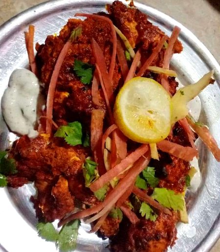 Ya ha karahi wo thy sekh kabab ..han or pory 10 sal ka tujarba ha khana bny ka