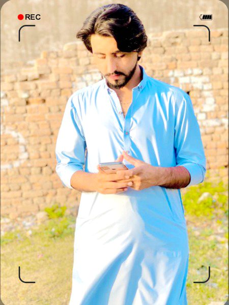 کتابیں بھی یہی کہتی ہیں😯
Chaand 😔
جو ایک ہوتا ہے وہ تقسیم نہیں ہوسکتا
🖤💯😊