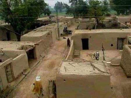 یہ وفا تو اُن دنوں کی بات ہے۔۔۔۔🤍
جب لوگ سچے اور مکان کچے ہوا کرتے تھے