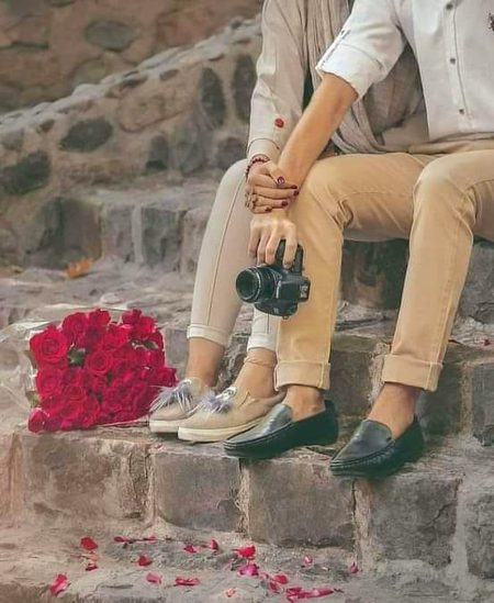 پَاو گے ھم سے بِچھڑ کر بھی ھَم کو آس پاس_____•
ھَر شِے میں زِندَگِی کِی جَھلک چھوڑ جائیِں گِے_____•