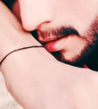 کسی کو کھو دیا مُسکُرا کر
کسی کے واسطے بہت روئے ہم🔥
?..Tanha Ali.