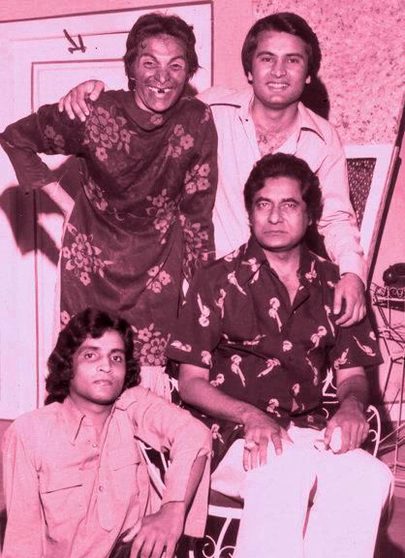 Old is Gold..
Umer Shareef and Moin Akhtar Sir...