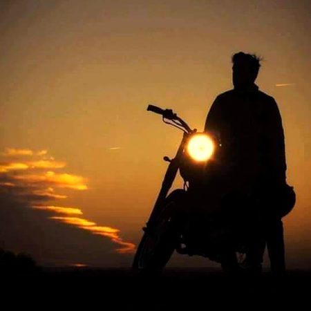 مجھے نہیں معلوم اُسے کہاں مشکل آئی،
میں نے اُس سے رابطے میں رہنے کے علاؤہ کبھی کچھ نہیں مانگا تھا