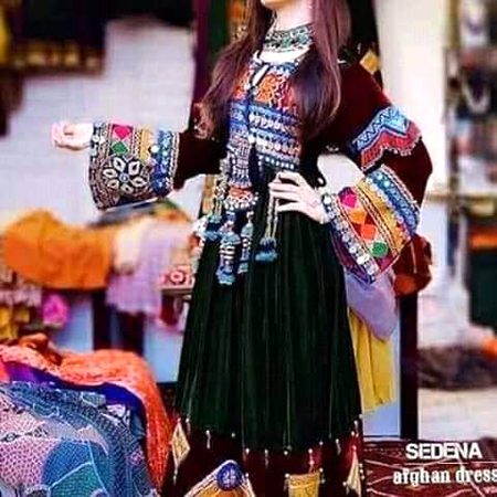 اور سچ کہوں تو جو لوگ مجھے جان جاتے ہیں ، انہیں یا تو مجھ سے محبت ہو جاتی ہے یا پھر نفرت __
اور اکثر کو تو دونوں ہی...🙂🖤
...