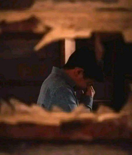 جو کچھ مجھ پر گزرا ، 
میں نے بس اُس کے "نارمل" ہونے کی بہانے بازی کی
 حالانکہ وہ سب اذیت ناک تھا اور بہت دردناک تھا.