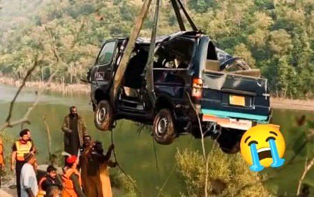 آج پتن کا دریا صرف پانی نہیں بہا رہا یہ گھر اجڑنے کا غم بچوں کی یتیمی ماؤں کی سسکیاں اور باپ کے دکھ بھی ساتھ لیے بہا رہا ہے۔  موت کبھی بھی کہیں بھی کسی بھی موڑ پر سامنے آ سکتی ہے اللہ سب متاثرین پر اپنا خاص رحم فرمائے🥺