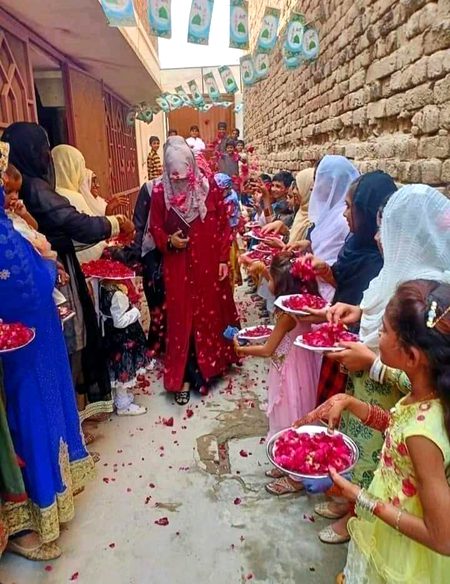 #پھولوں سے استقبال کریں گے""""صاحب😘
کبھی میری گلی سے میرا یار تو گزرے 🌹🌹😘