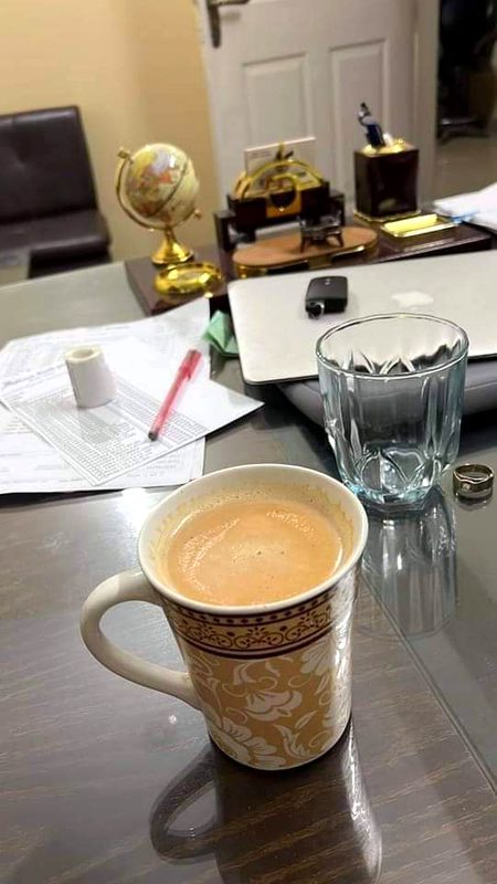 فرصت اگر ملی تو آئیں گے اور پیئں گئے
 سنا ہے چائے بناتی ہو تو گلی مہک اٹھتی ہے