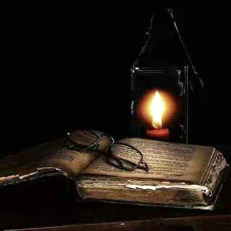 سیاہ رات
اداس دل
الجھی ہوۂی زندگی
اور تھکے ہوۂے ہم