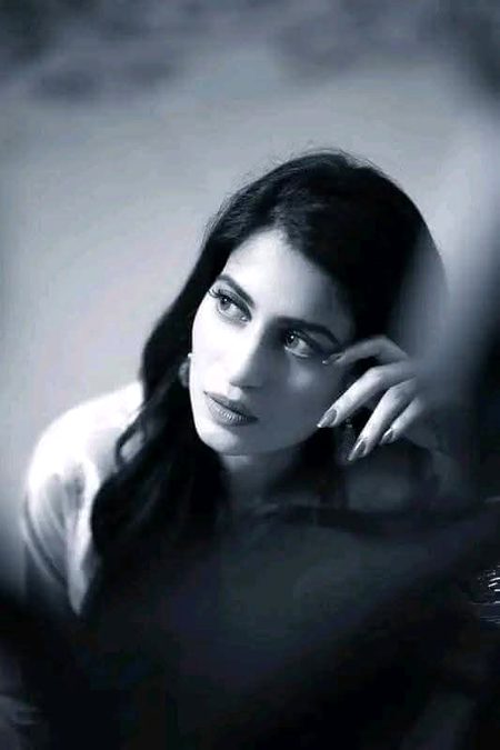 پھر اس کے بعد تنہائی کے دُکھ بھی جھیلنے ھوں گے..
یہی ڈر تھا رفاقت کے ھر اِک اِمکان سے پہلے.
مناسب ھے کہ اپنے راستے تبدیل کر لیں ھم.
.کسِی اُلجھن ، کسِی تلخی ، کسِی خلجان سے پہلے💔Unzii🥀