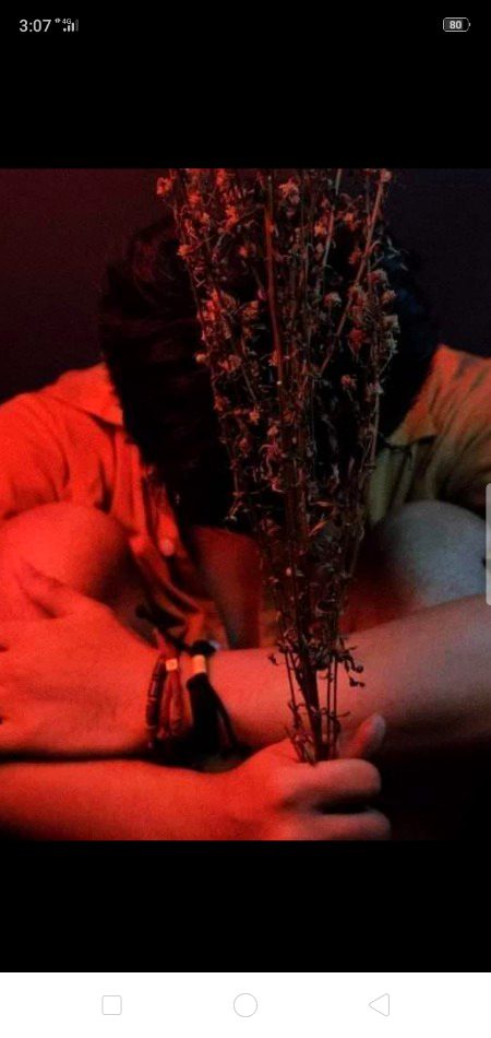 میری غزلیں و نظمیں بیکااار ہوئیں سب.
وہ ہر ایرے غیرے کو لاجواب کہتی ہے🔥 Mahii 💔