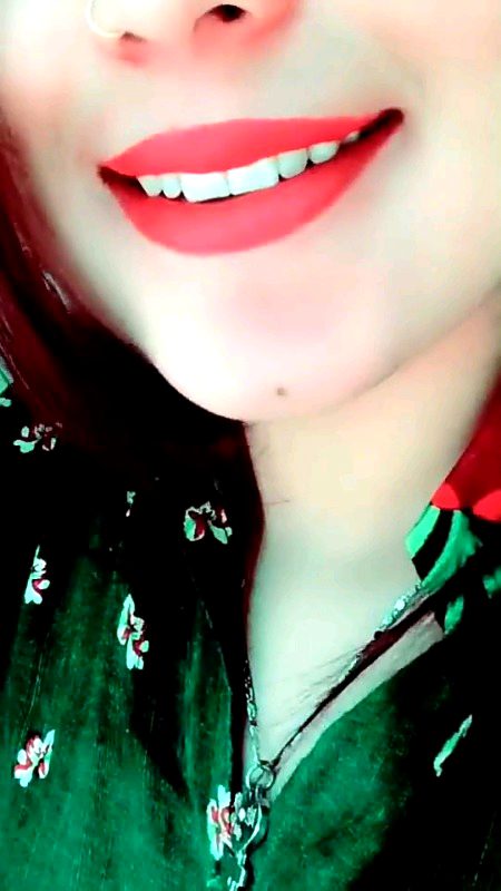 چاند سمجھتے ہیں لوگ مجھے پر یاد رکھنا دن میں تارے بھی دیکھا دیتی
ہوں🔥😜
