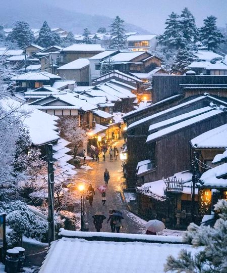 Winter in Kyoto ❄️  A passageway to Japan's past, Kyoto is blanketed with a peaceful atmosphere that becomes even dreamier in the winter season.