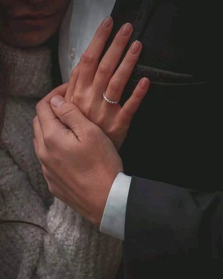 دس لوگوں میں
سے نو لوگ تمہارے لیے سمندر پار کر جائیں گے 
لیکن۔۔۔۔۔
تم ڈوب جاؤ گے
اس دسویں شخص کے انتظار میں جو پانی میں کودا تک نہیں 
تو جو تمہارے لیے ایک قدم نہ چل سکے، اس کے لیے کبھی سمندر پار مت کرنا ۔۔۔!!!