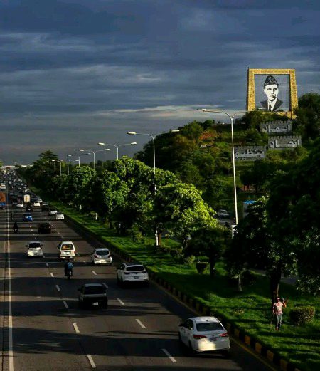 پھر یوں ہوا کہ وقت کے تیور بدل گئے
 پھر یوں ہوا کہ راستے یکسر بدل گئے