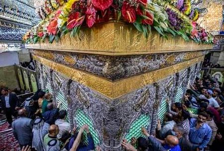 فرش کے مریضوں حوصلہ رکھو
آ ج عرشیوں کا طبیب آ رہا ہے
حسین(ع) بادشاہ کی آ مد بہت بہت مبارک🌺💕🌼🌺