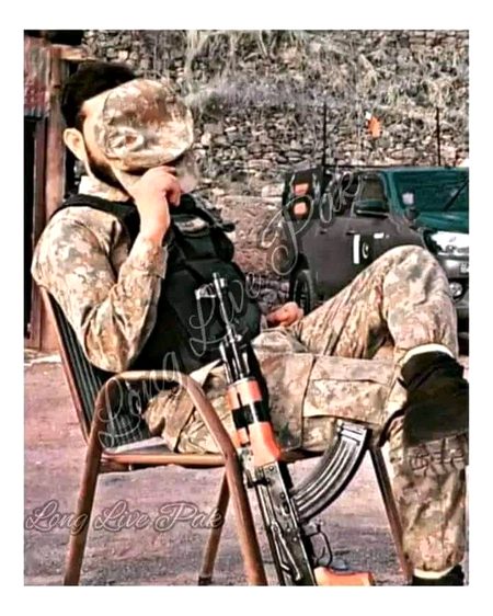 میں وردی میں بہت اچھا لگتا ہوں 🇵🇰
ایسا میری ماں کہتی ہے🥰