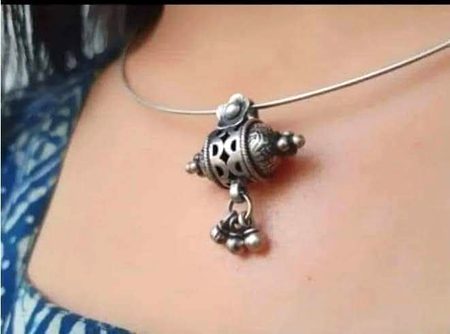 یہ آخری تعویز ھے اب میرے گلے میں..
اس بار میری منت اسے بھولنے کی ھے💔Unzii🥀