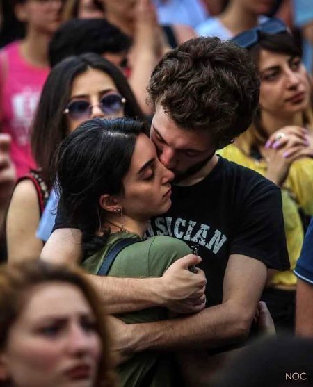 پسندیدہ انسان کے ساتھ ہمارا تعلق
 والدین اور اولاد کی طرح ہوتا ہے۔
 وہ کھو جائے، تو ہم یتیم ہو جاتے ہیں۔
 تو پھر یتیموں کا غم آخری سانس تک
 باقی رہتا ہے🥀🙂