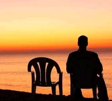 باقی ھر گل پُچّھ ، بیلی خوش ھو کے
ھک اُجڑن دے حالات نہ پُچّھ
کیویں کوٸی آیا ، کیویں چھوڑ گیا
کیویں ھوٸی آخری ملاقات نہ پُچّھ
اودے تلخی دے کلمات نہ پُچّھ
میری عاجزی دے جذبات نہ پُچّھ
تٌوں شاکر آپ سیانڑاں ایں
ساڈا چہرہ پڑھ حالات نہ پُچّھ
🖤