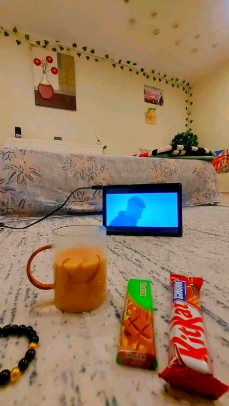 اس نے کہا چاۓ چھوڑ دو🙂
میں نے کہا آؤ پہلے آپ کو دروازے تک چھوڑ دوں🚶 
☕❤️