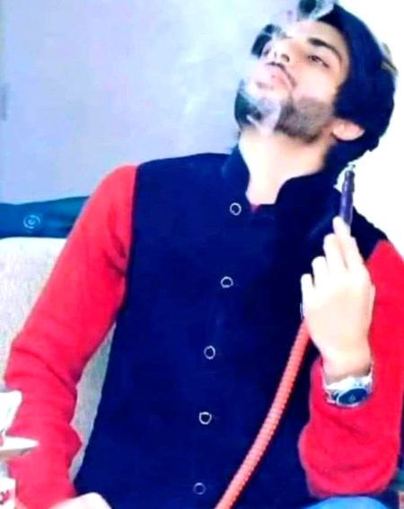 شاید تم نا واقف ہو میرے مِزاج سے 🔥
تیری تَوقع سے بھی زیادہ سَرپھرا ہُوں میں🔥
Hur Ri