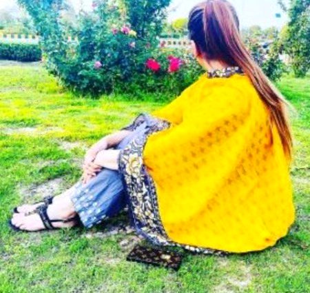 محبت کو
کسی ماضی کے لمحے سے کوئی
مطلب نہیں ہوتا
محبت ھے کا صیغہ ہے
یہ تھا اور تھی نہیں ہوتی۔
 یہ بس
ہوتی ہے
سدا ہونے کو ہوتی ہے❣️