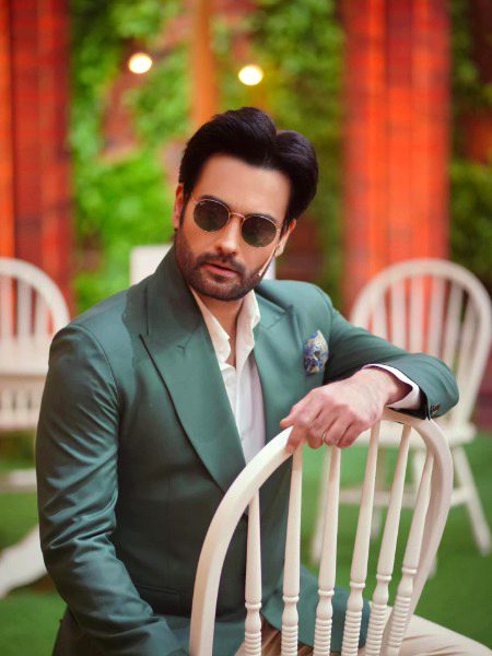 جس خاص کے لئے آپ خاص نہیں اسے عام کر دیجئے 
🥀