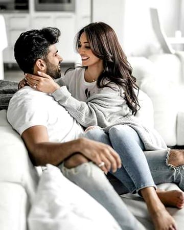 ذائقہ کہاں وہ کسی اور کی زباں سے
لذت جو تیرے لفظ دیتے ہیں 💕😘