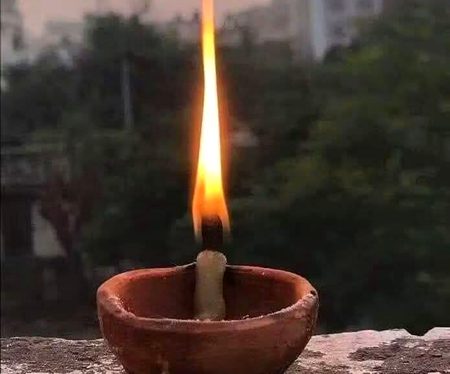 منسوب چراغوں سے ،طرفدارہواکے
تم لوگ منافق ہو ،منافق بھی بلاکے
#