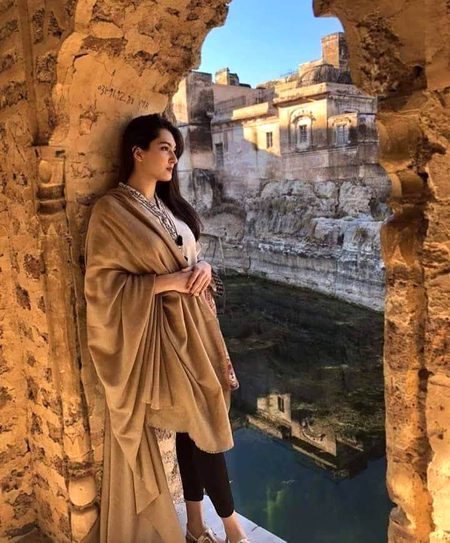 ایسا ٹُوٹا ہے رابطہ اُس سے ، ساری دنیا ویران ..لگتی ہے💔Unzii🥀