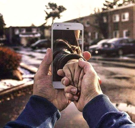 ﻗﺮﯾﺐ ﺭﮦ ﮐﮯ ﺑﮭﯽ ﺗُﻮ ﻣﺠﮫ ﺳﮯ ﺩﻭﺭ ﺩﻭﺭ ﺭﮨﺎ
ﯾﮧ ﺍﻭﺭ ﺑﺎﺕ ﮐﮧ ﺑﺮﺳﻮﮞ ﺳﮯ ﺗﯿﺮﮮ ﭘﺎﺱ ﮨﻮﮞ ﻣﯿﮟ