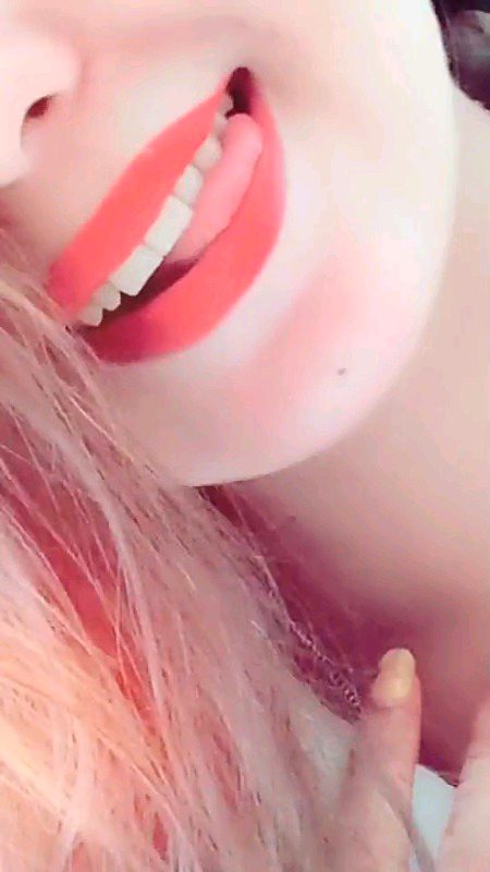 کیا منہ پھٹ لوگوں کو جینےکا حق نہیں😏
کہاں جائیں ہم اپنی یہ 
لمبی زبان لے کر___😜🔥